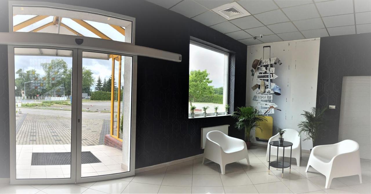 Zolta Walizka Gosciniec Podrzewie Exterior foto