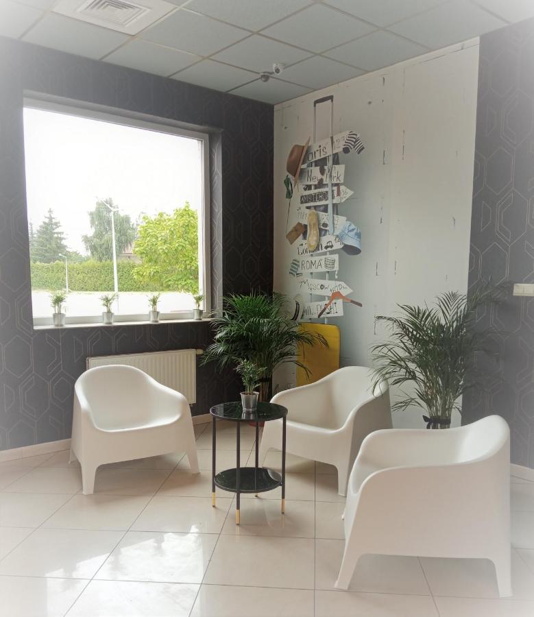 Zolta Walizka Gosciniec Podrzewie Exterior foto