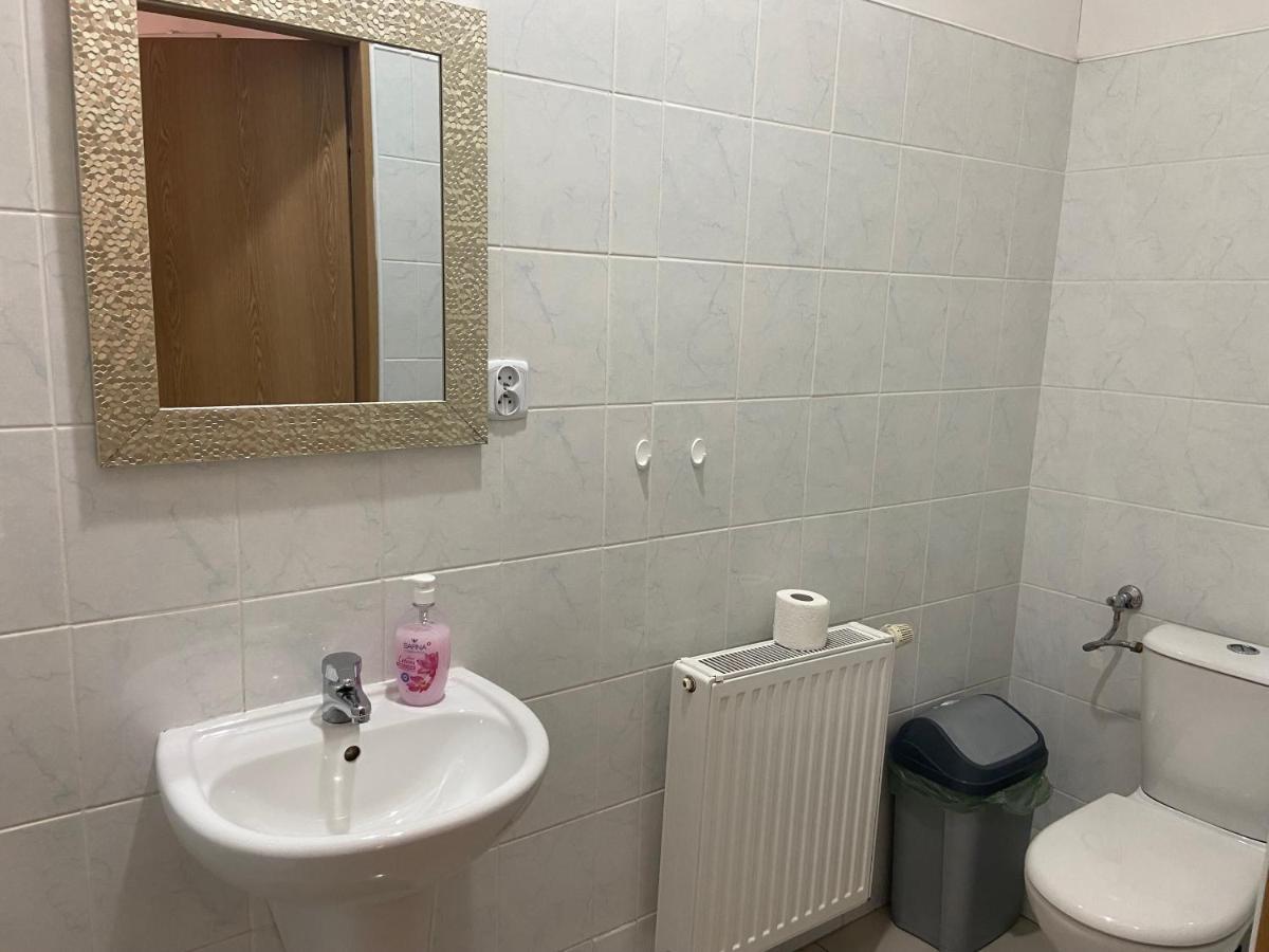Zolta Walizka Gosciniec Podrzewie Exterior foto