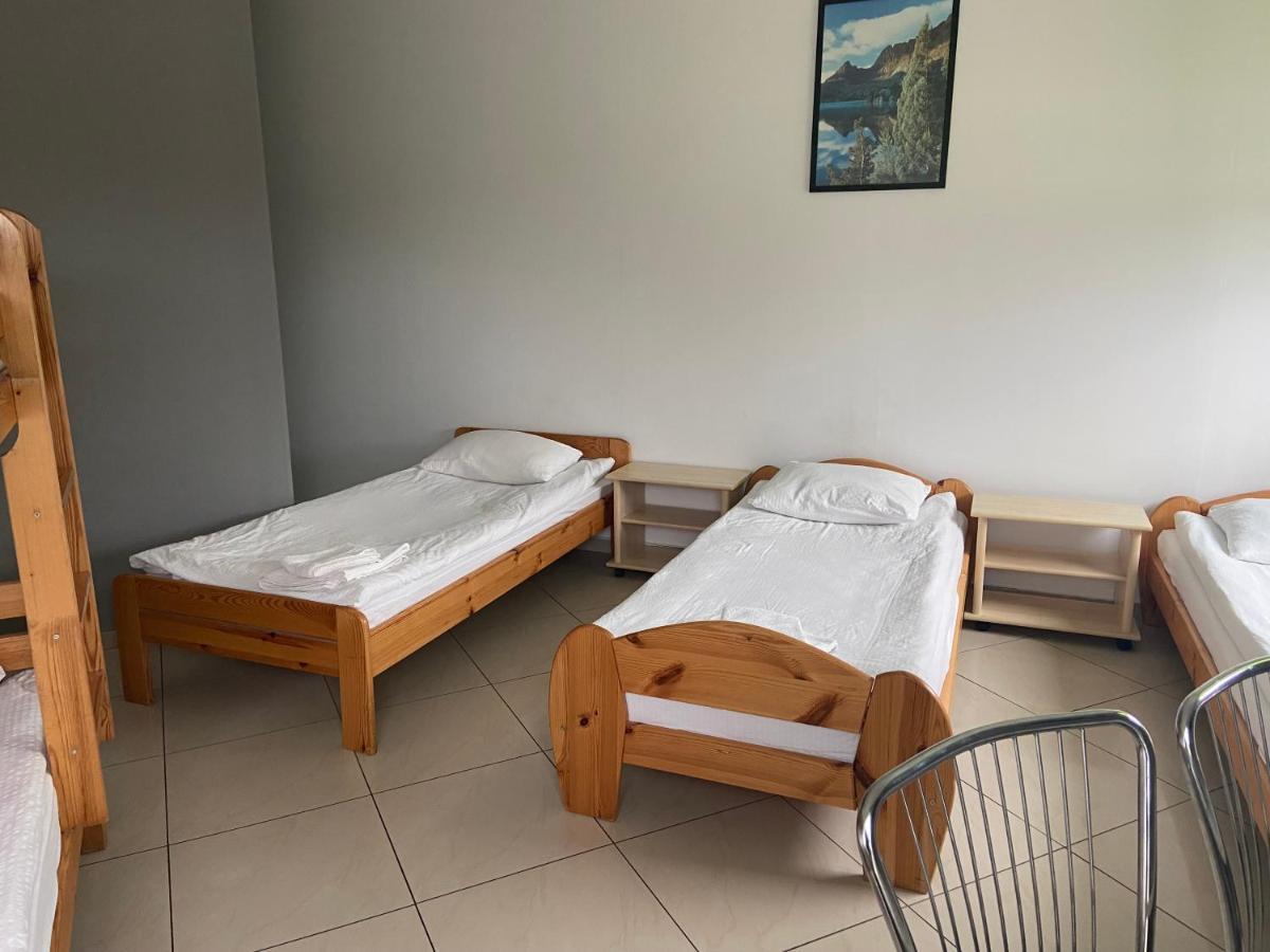 Zolta Walizka Gosciniec Podrzewie Exterior foto